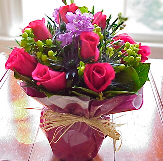 Splendid Floral Arrangement Of 9 Roses And Hypericum