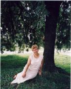 I am a cheerful and elegant lady who is talkative and easy to adapt.  I am looking for the same as I offer in an intelligent family man.